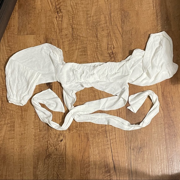 SHEIN white puff sleeved wrap crop top - Picture 5 of 13